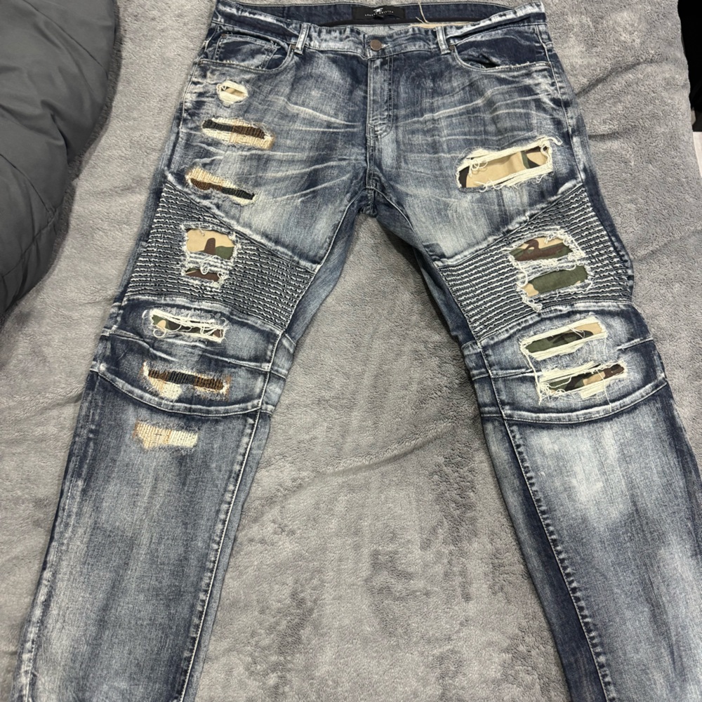 Jordan Craig
Blue n camo denim jeans
Size 40/32